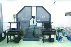 衝撃試験機